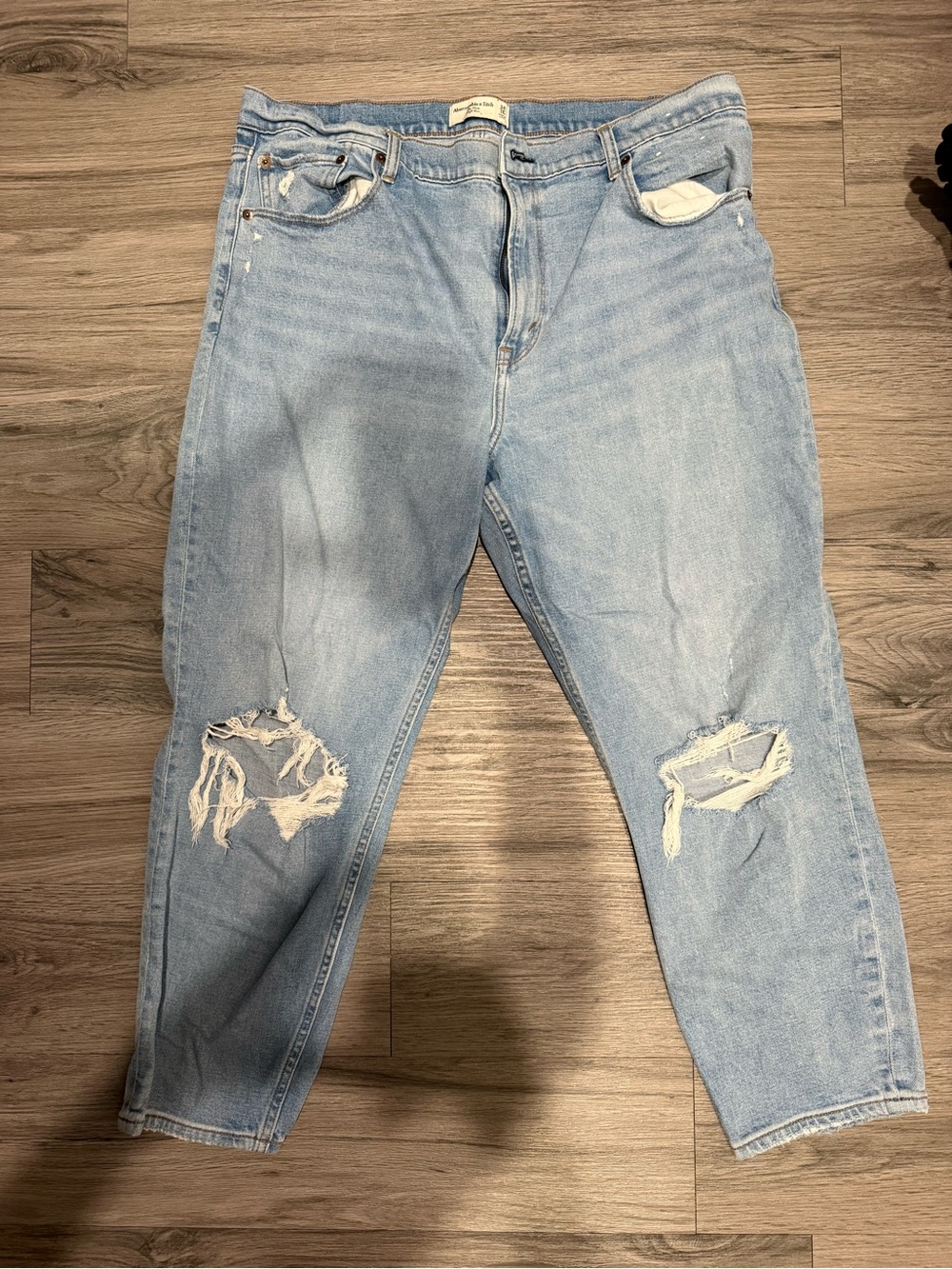 Abercrombie & Fitch Light Blue Distressed Women’s Jeans